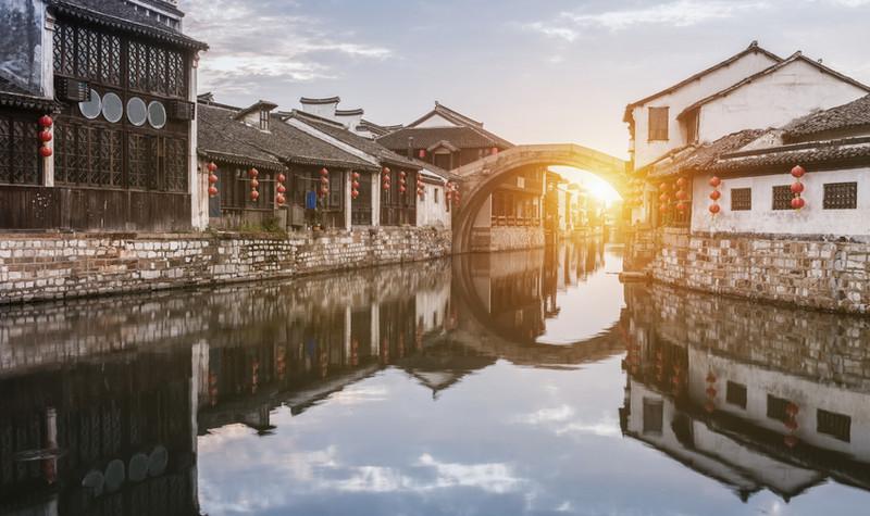 纵览快评｜跨越山海，只因家在前方
